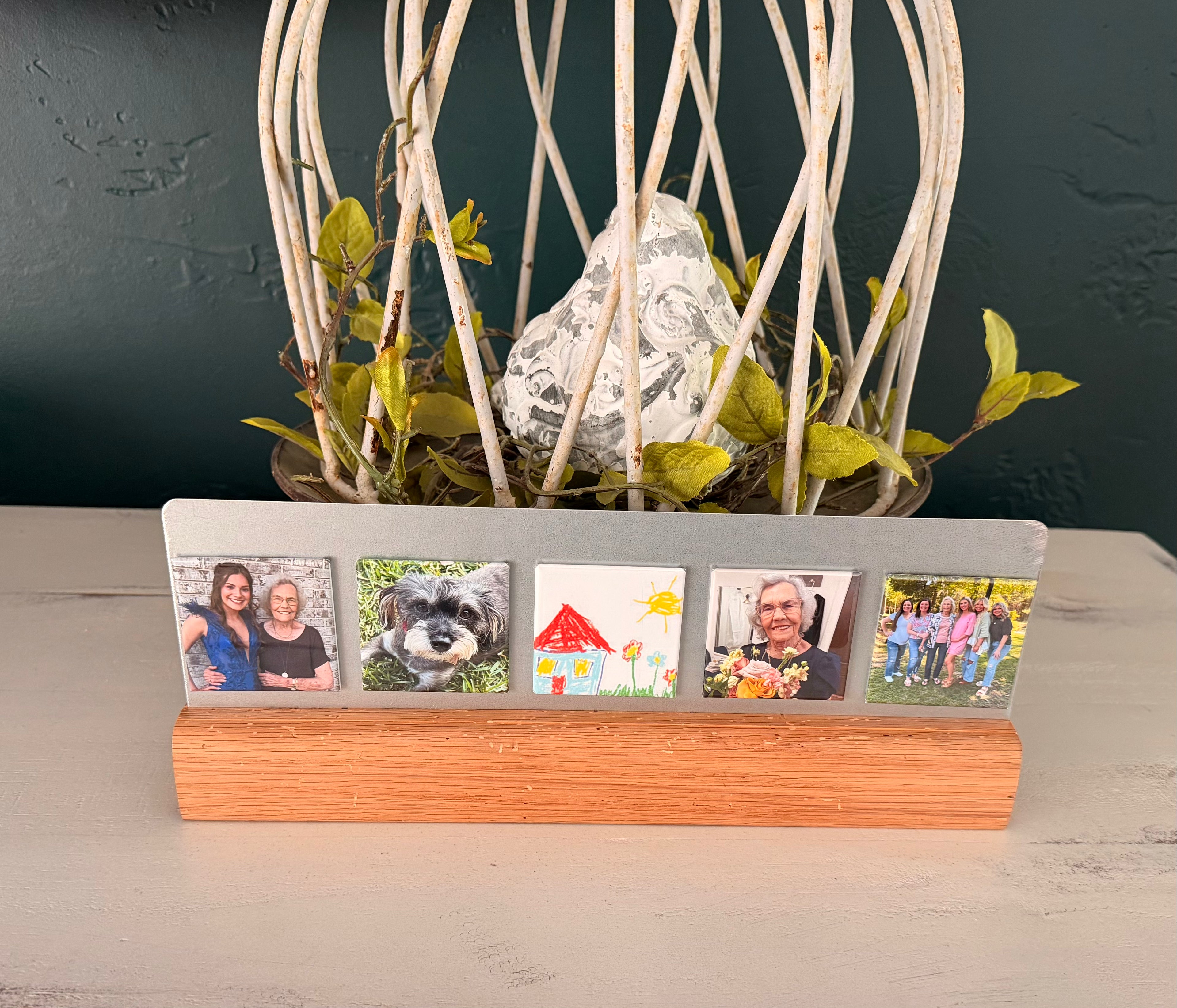 Memory Magnet Display Stand