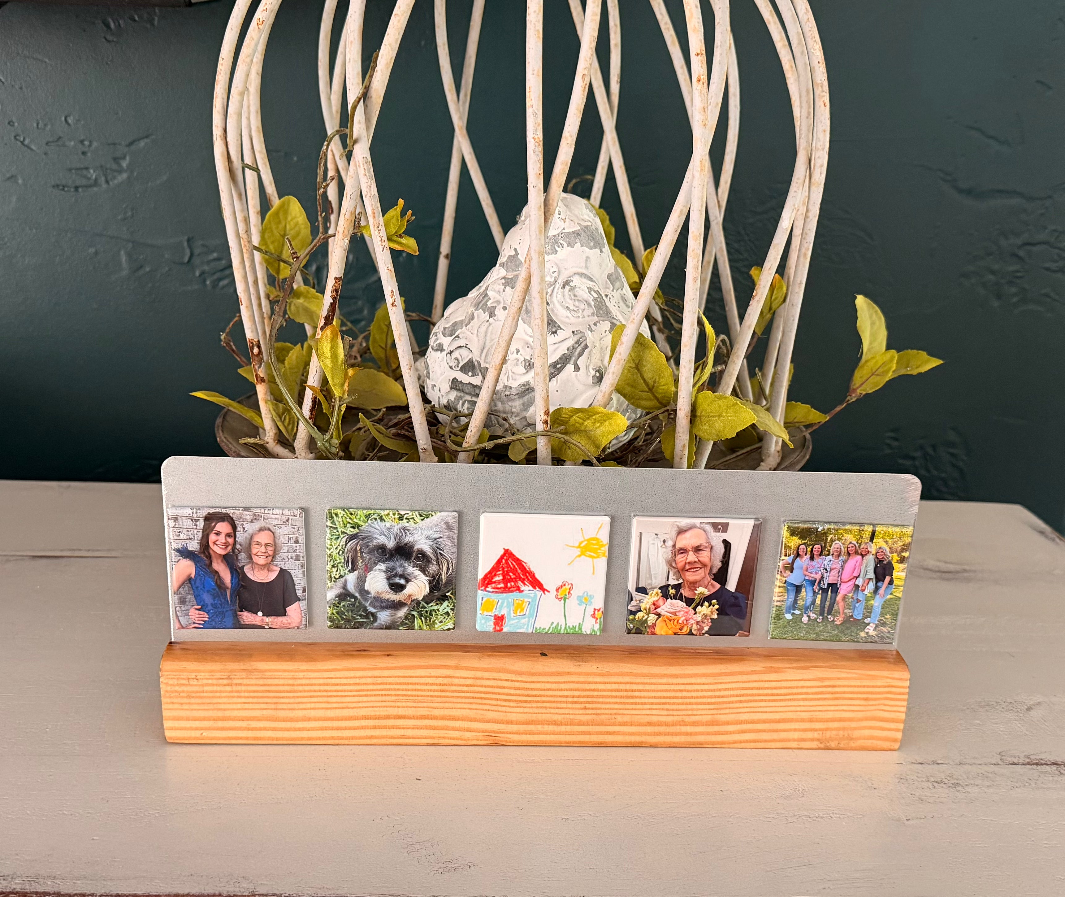 Memory Magnet Display Stand