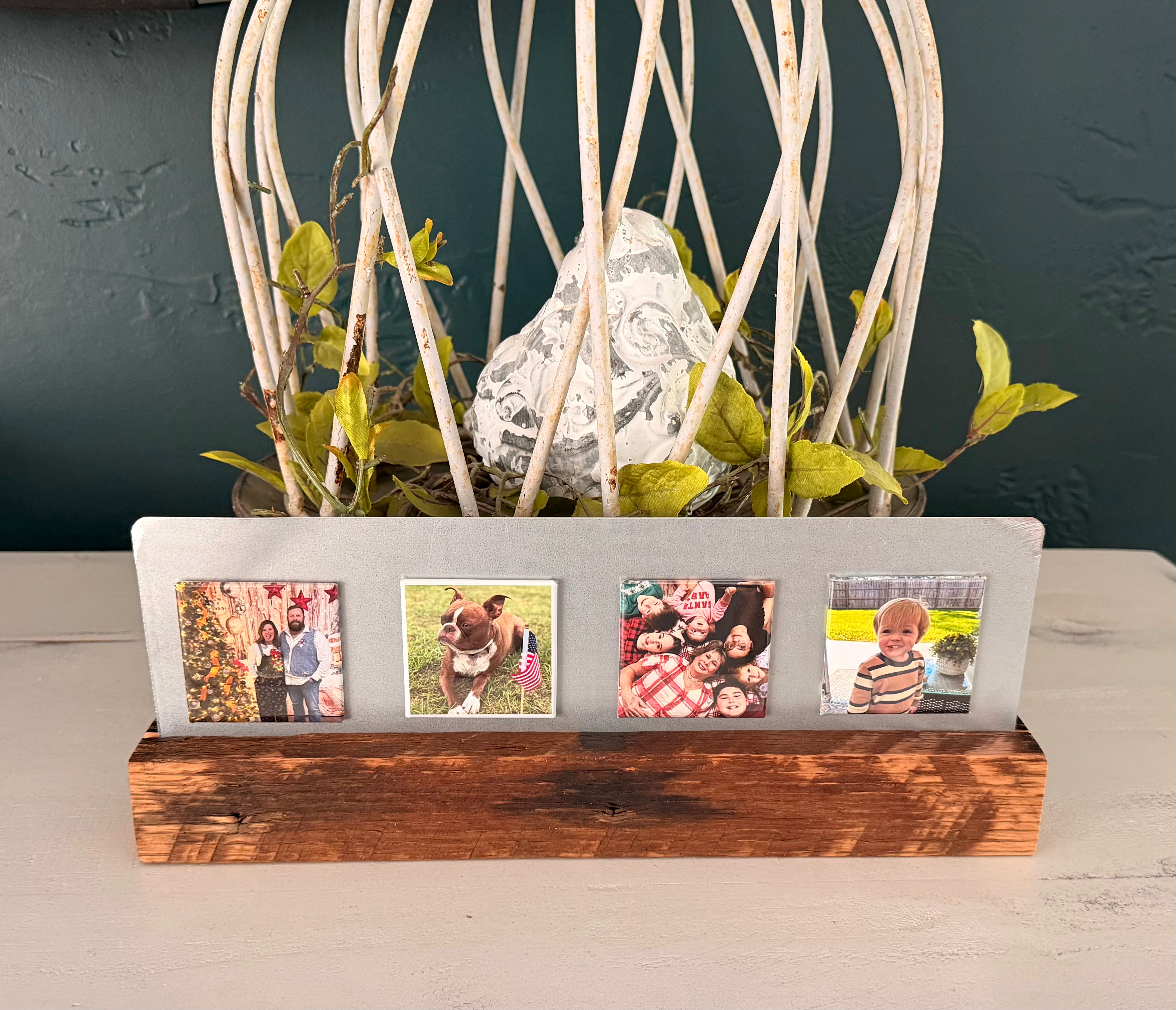 Memory Magnet Display Stand