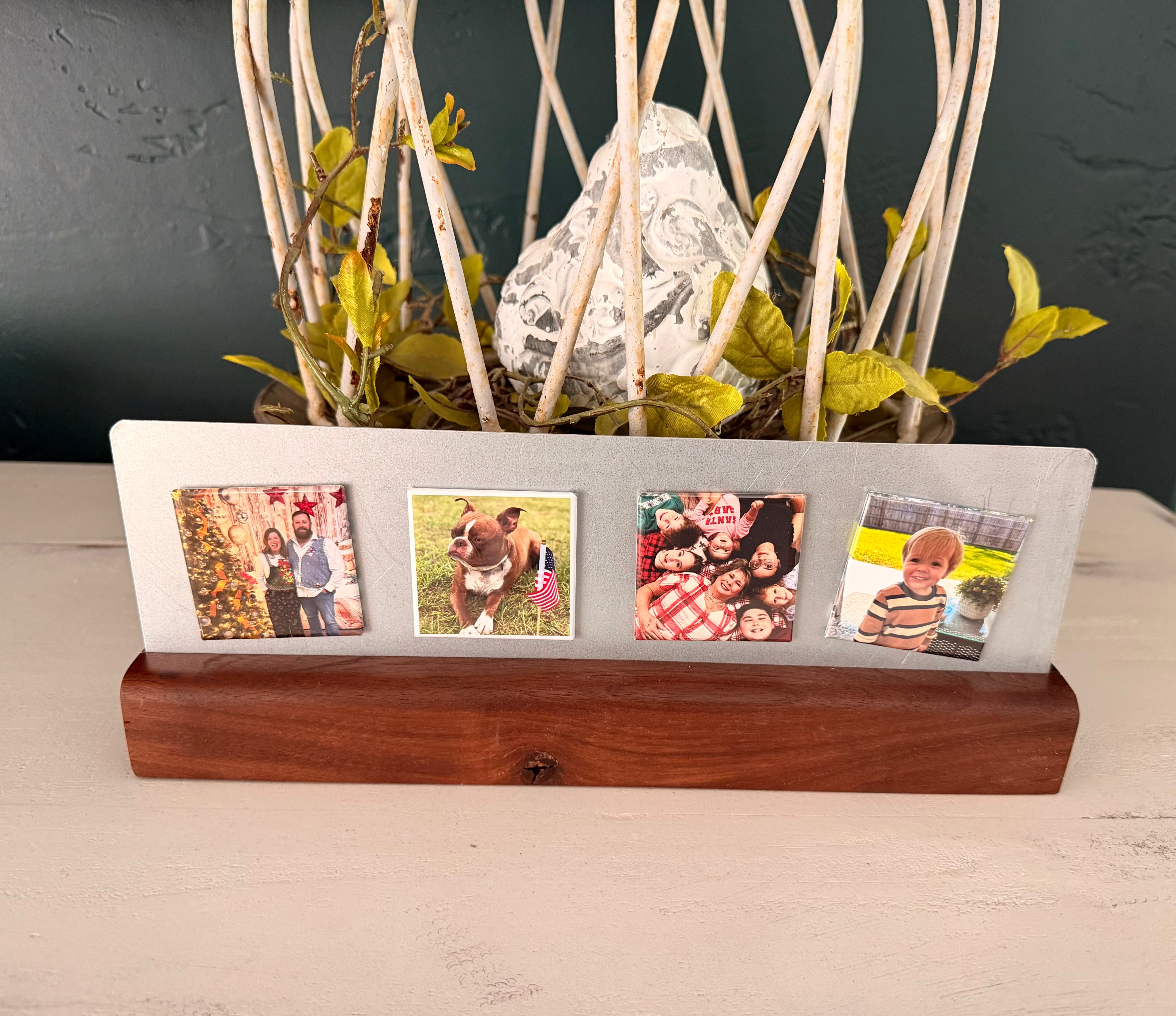 Memory Magnet Display Stand